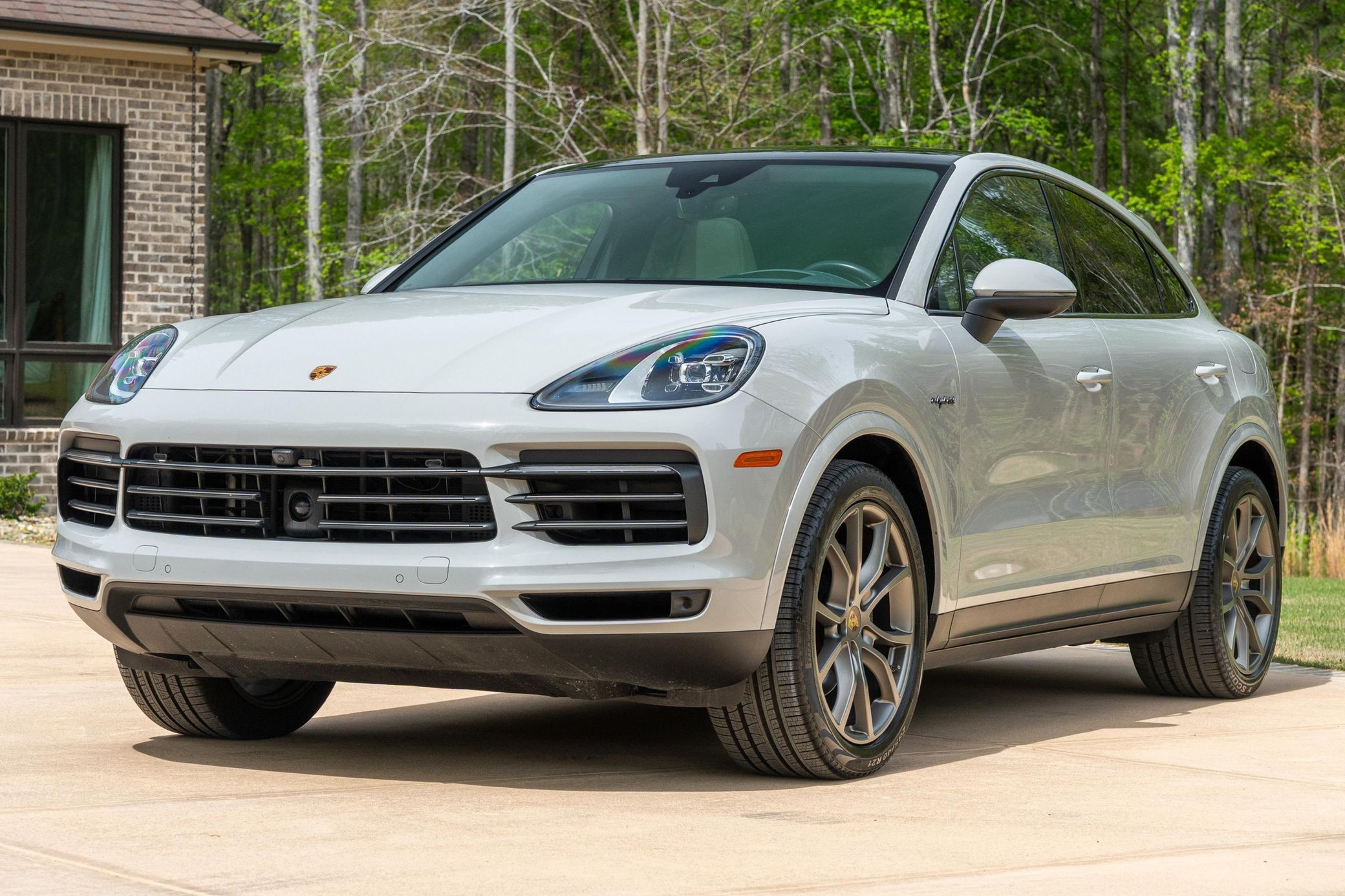 2023 Porsche Cayenne S E-Hybrid Coupe Platinum Edition primary image
